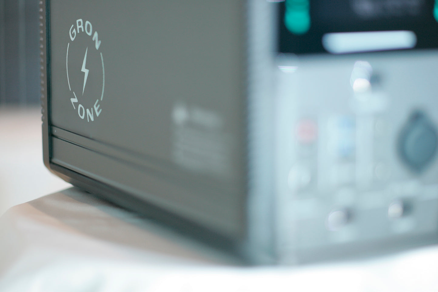 Gron Zone GZ1000-virta-asema GronZone-logolla